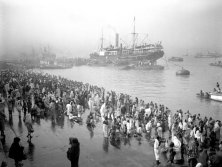 b3401-riverbankwithbathersandshipprobablyfromchandpalghatkolkata