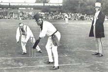 BritishSailors playing eariestCricketIn India
